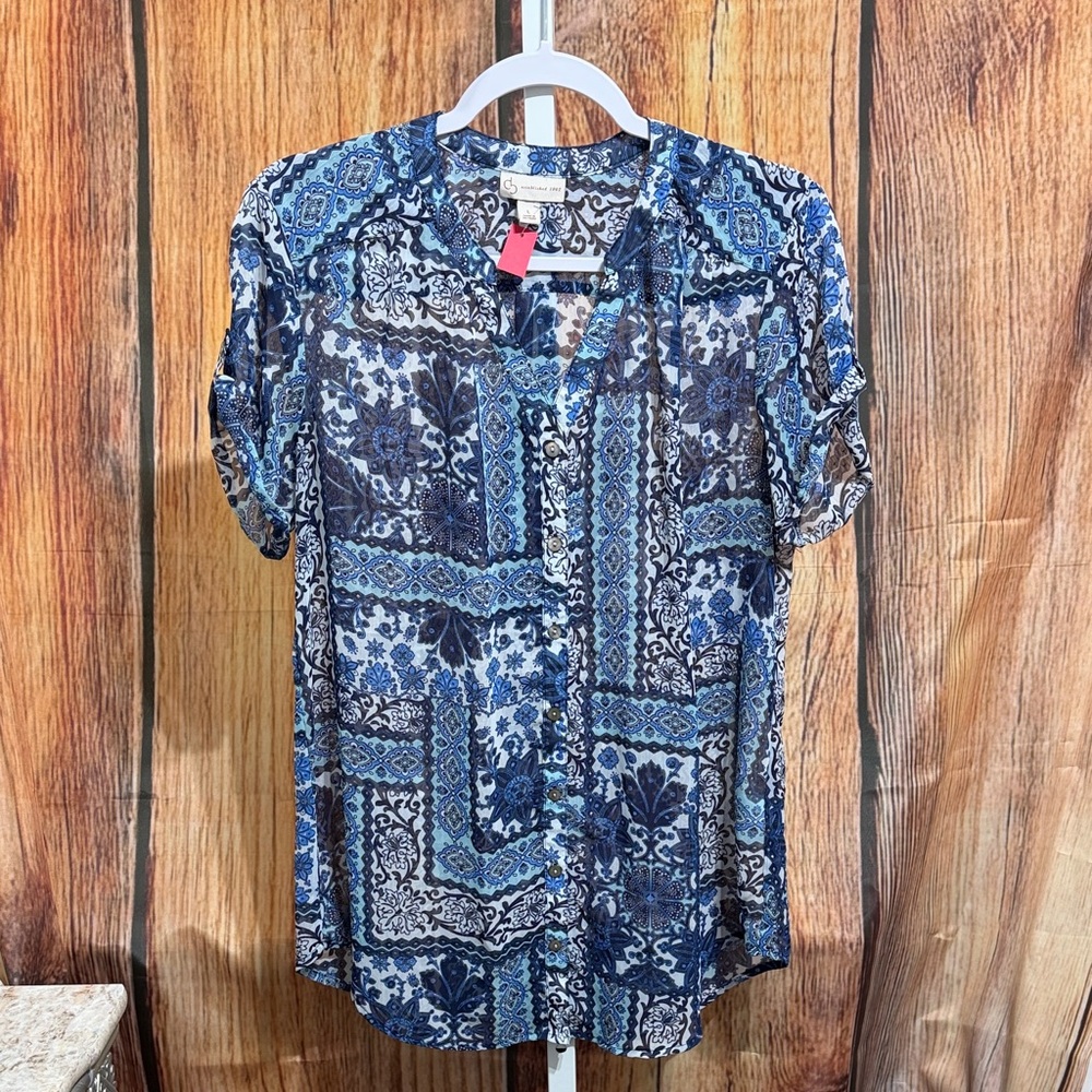 db established 1962 Button Blouse Size L